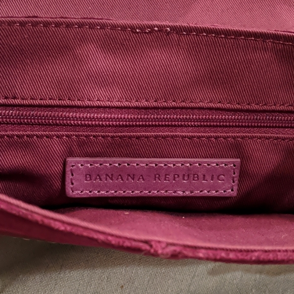 BANANA REPUBLIC MAGENTA LEATHER AND SUEDE HOBO BAG - Picture 7 of 16